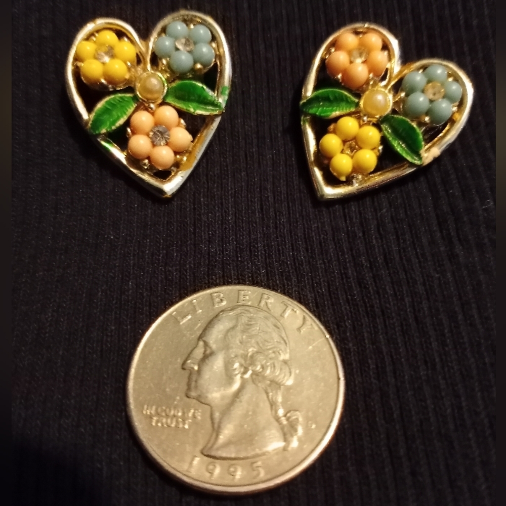 Heart brooch with beaded flowers